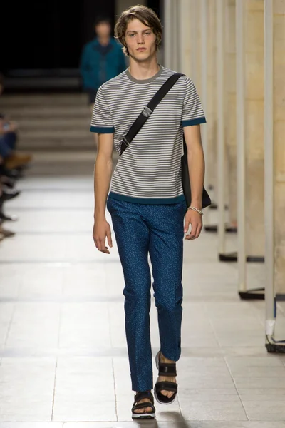 Look 28
